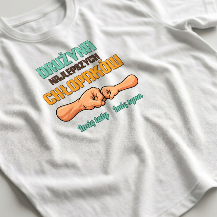 Drużyna najlepszych chłopaków - tata i syn z imionami - męska koszulka na prezent - produkt personalizowany