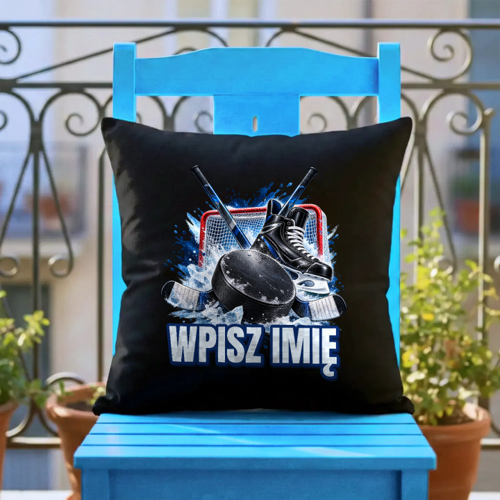 Hokej (imię) - krążek, kije i łyżwa - czarna poduszka na prezent - produkt personalizowany