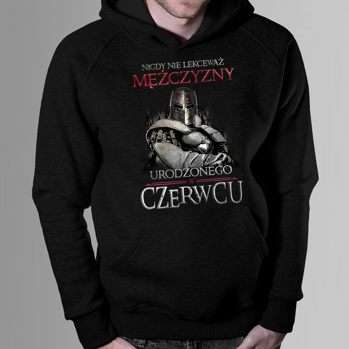 Nigdy nie lekceważ mężczyzny urodzonego w czerwcu - męska bluza z nadrukiem