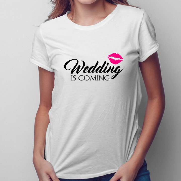 Wedding is coming - damska koszulka z nadrukiem