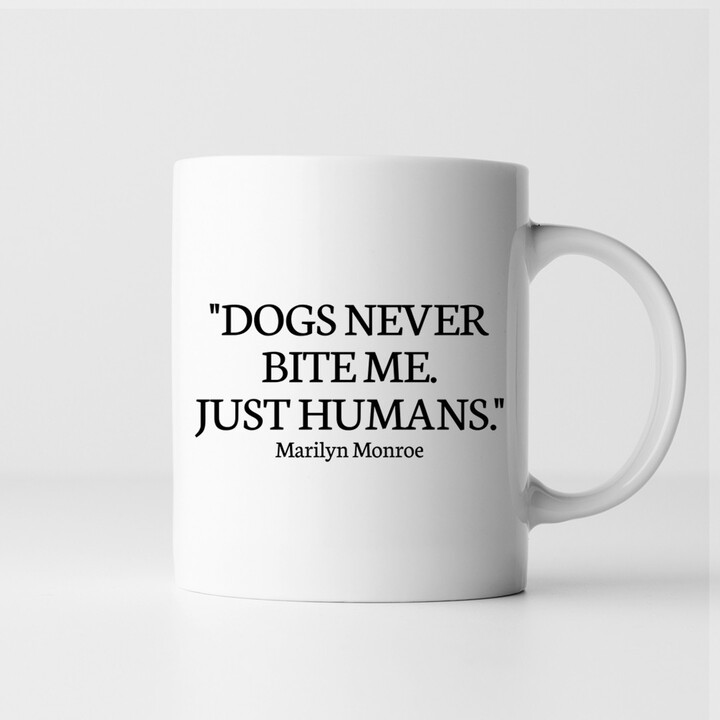 Dogs never bite me - kubek ceramiczny z nadrukiem
