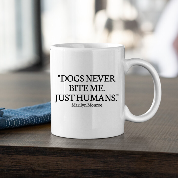 Dogs never bite me - kubek ceramiczny z nadrukiem