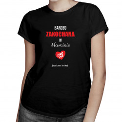 Bardzo zakochana w... - damska koszulka na prezent – produkt personalizowany