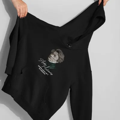 Czarna bluza z kapturem z małym nadrukiem portretu