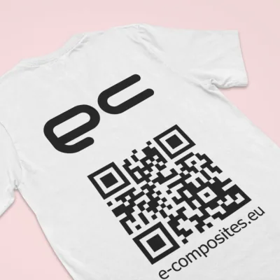 Biała koszulka z nadrukiem logo i kodu QR