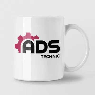 Biały kubek ceramiczny z logo ADS Technic