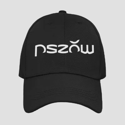 Czarna czapka z daszkiem z logo Pszów
